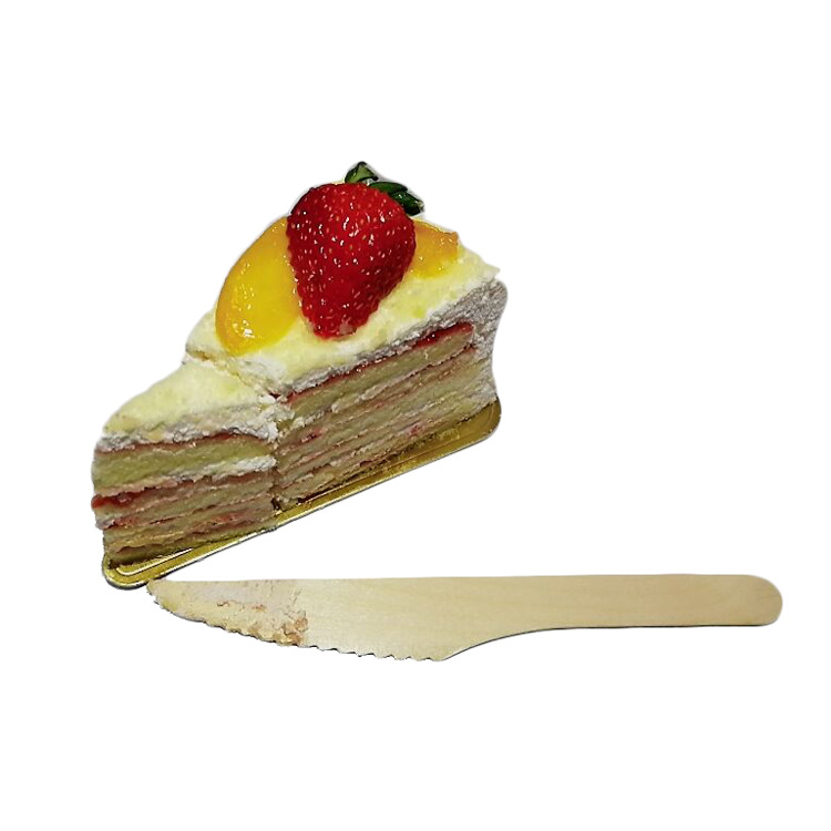 The disposable square cake dish is safe environmentally friendly and degradable portable tableware